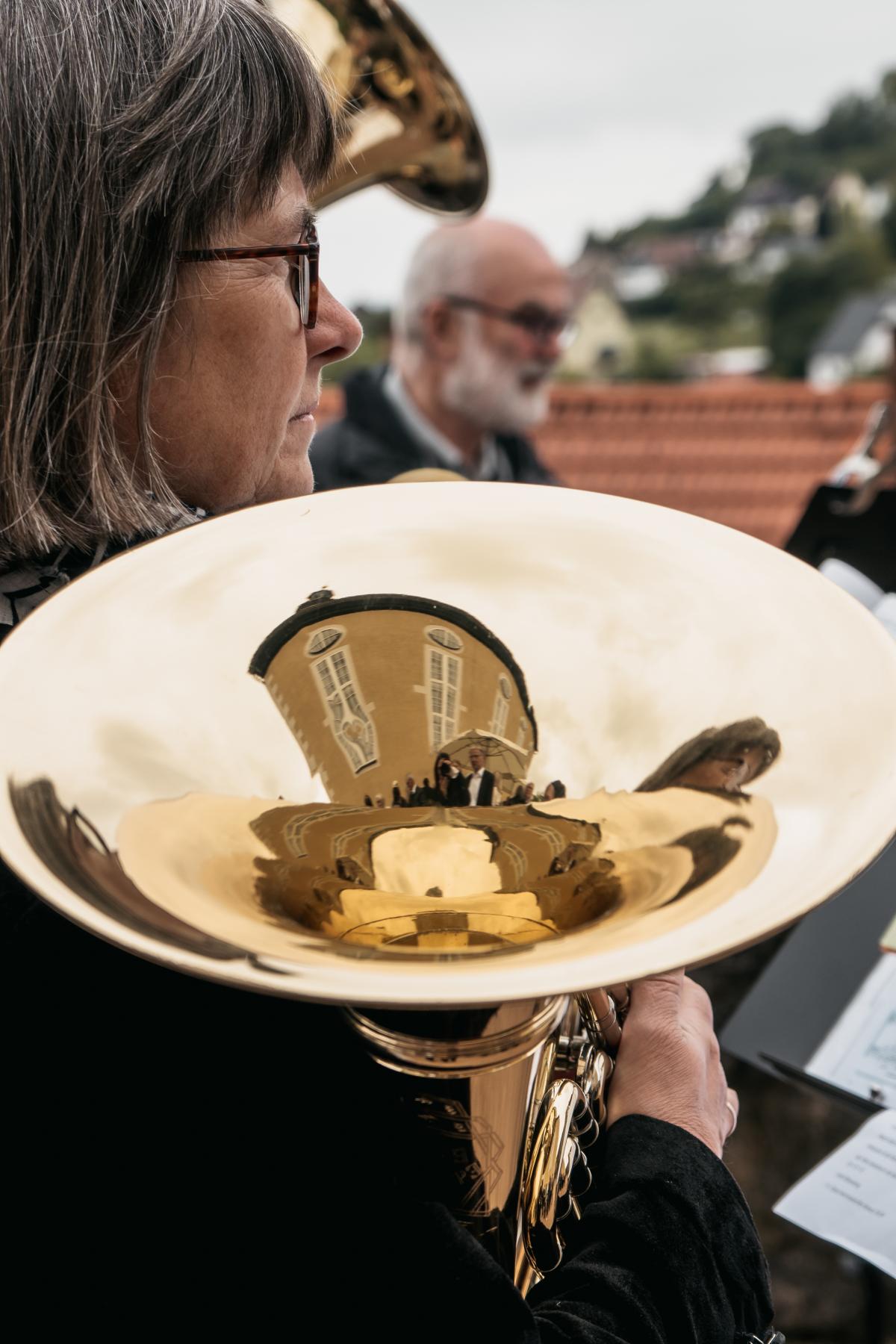 Barrockkirche Steinbach spiegelt sich. | Foto: Julia Otto