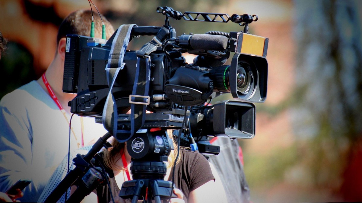 cinematographer-2808321 cinematographer-2808321