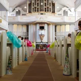 Der Weg zum Altar in der Stadtkirche war mit Rettungsringen und Zuckertüten geschmückt. © Julia Otto