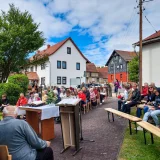  Rund 200 Menschen kamen zum Open-Air-Gottesdienst in Langenfeld. © Julia Otto