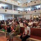  Über 200 Besucher kamen in die Stadtkirche, um die Rockband "Karussell" live zu erleben. © Julia Otto