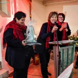  Die Organisatorinnen Bianca Engel und Beate Bach bedankten sich bei der Initiatorin Johanna Weymar für ihr Engagement. © Julia Otto